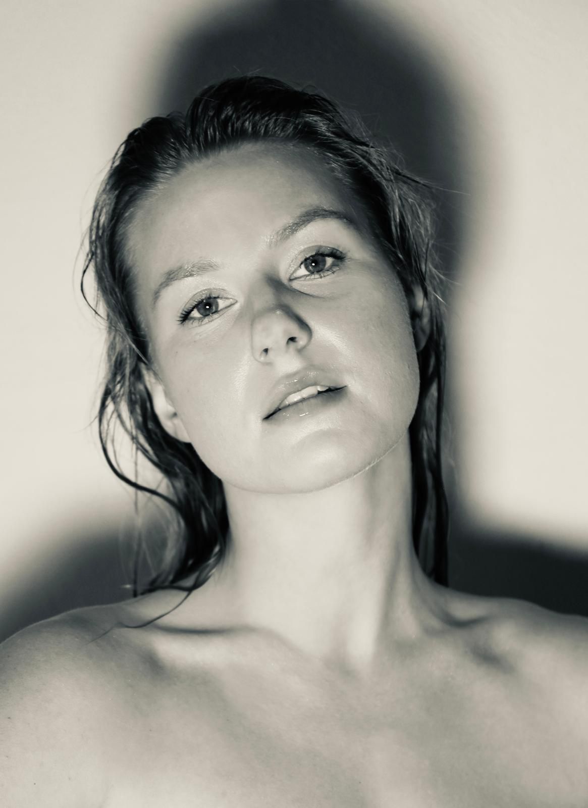 Kristin Kalnapenk portrait by Evelyn Mikomägi